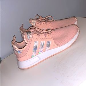 Women’s Adidas tennis shoes